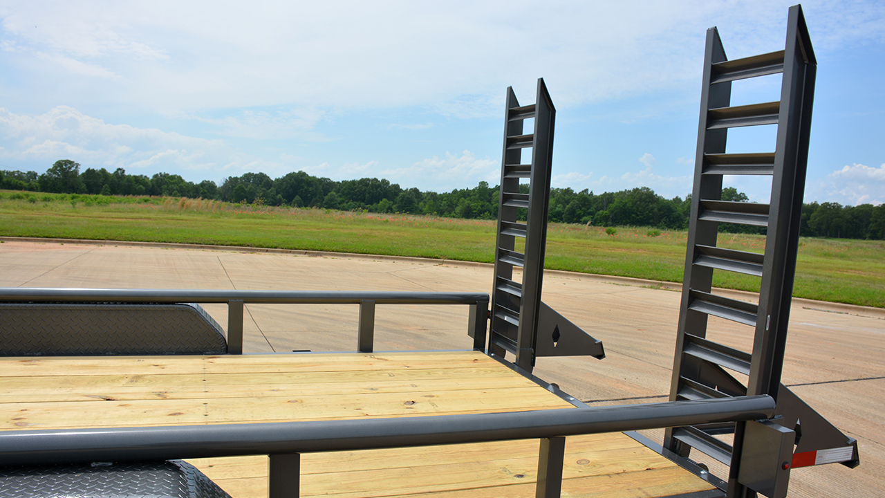 Flip-Knee Ramps - Loading Options - Diamond C Trailers